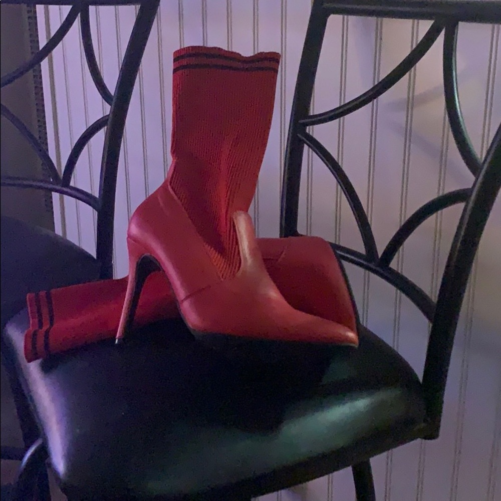 Beautiful boots RED boot season is upon us!!